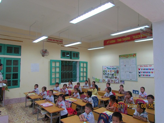 Bàn giao hệ thống điện tiết kiệm điện chiếu sáng trường học